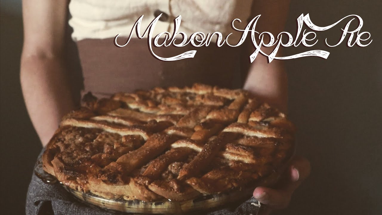 How to Make the Perfect Apple Pie || Kitchen Witchery