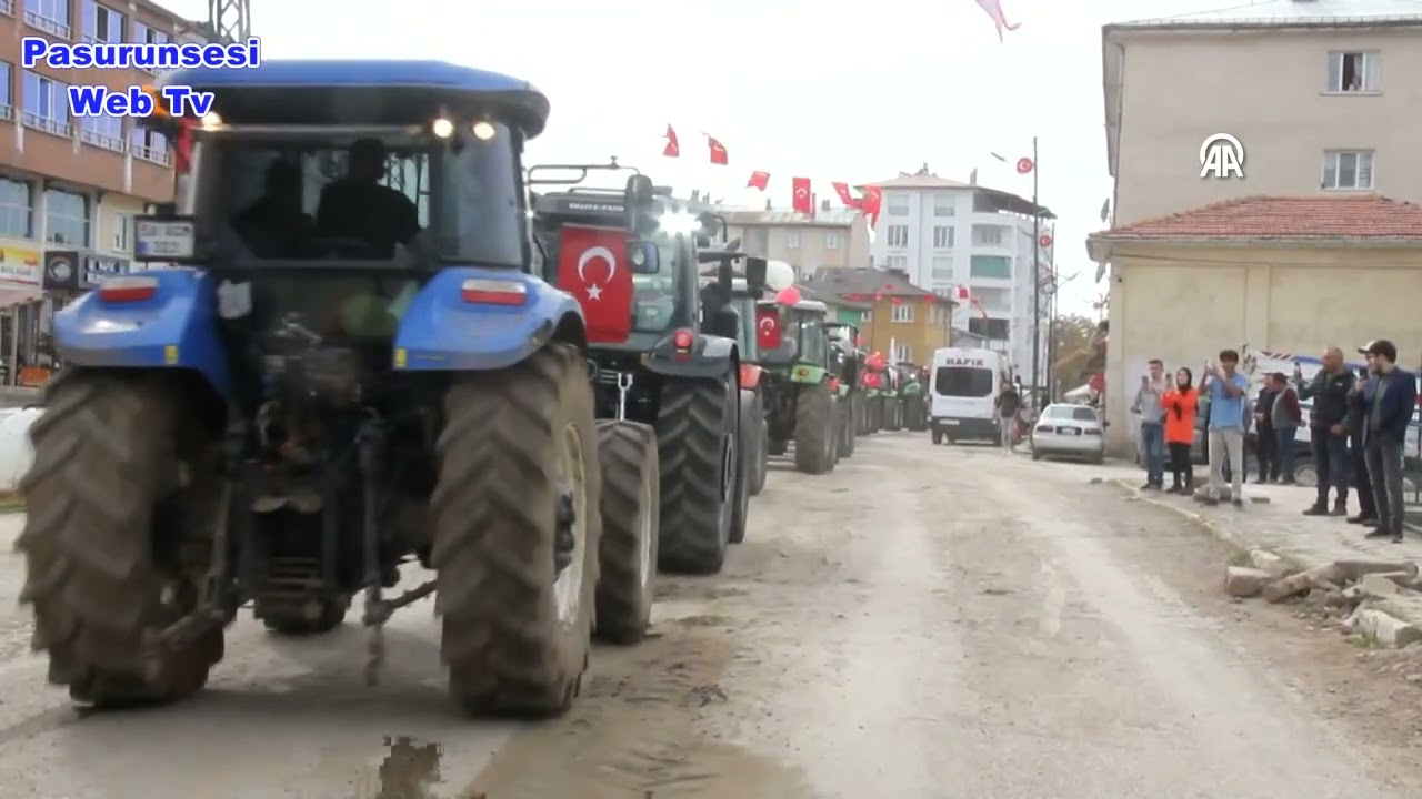 Hafik'te &ccedil;ift&ccedil;iler Cumhuriyet'i 100 trakt&ouml;rle kutladı