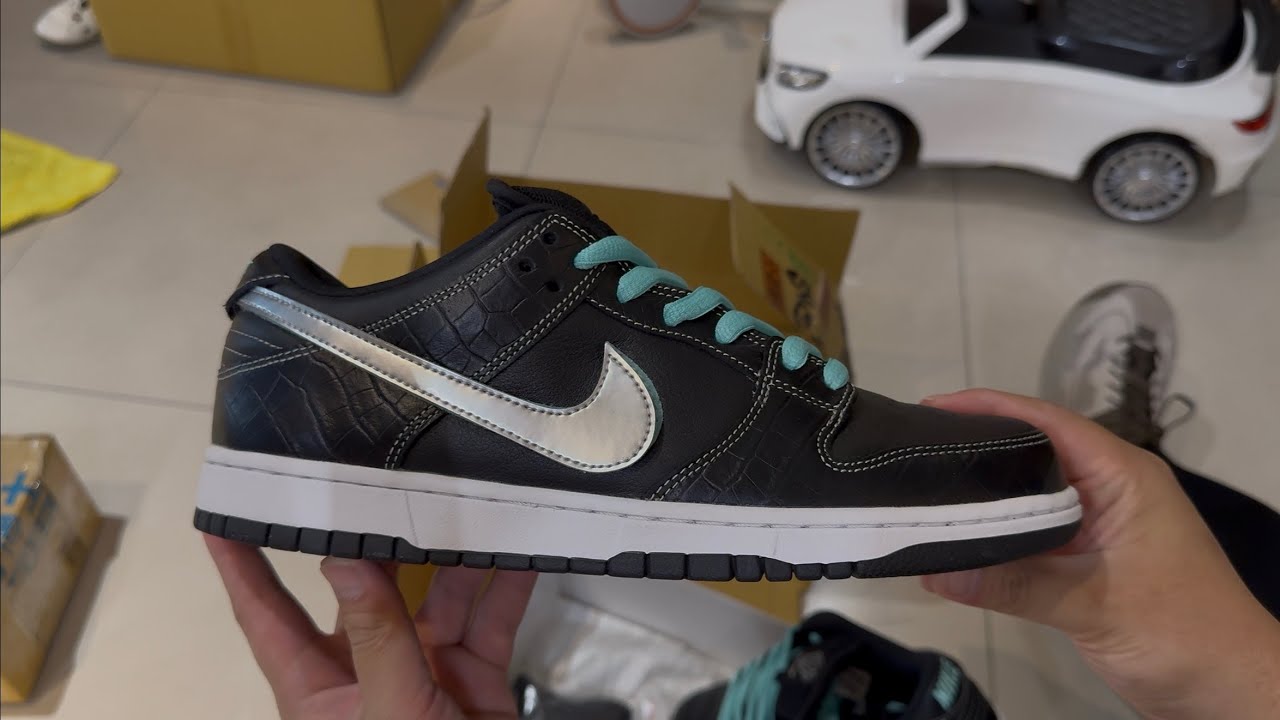 PACKING NIKE DUNK LOW SB “ Diamond Supply “ BV13010 001