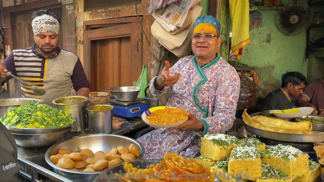 Mathura's most viral Rupa kachori wala || रूपा कचौड़ी वाला मथुरा ॥ 40 दिन जलेबी से गाल लाल