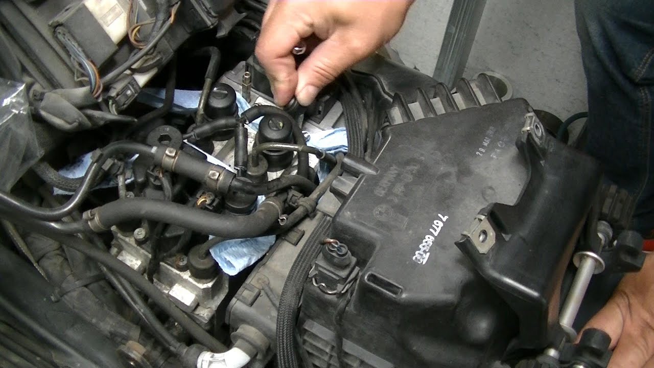BMWのブレーキ液交換するだけ　車検整備から