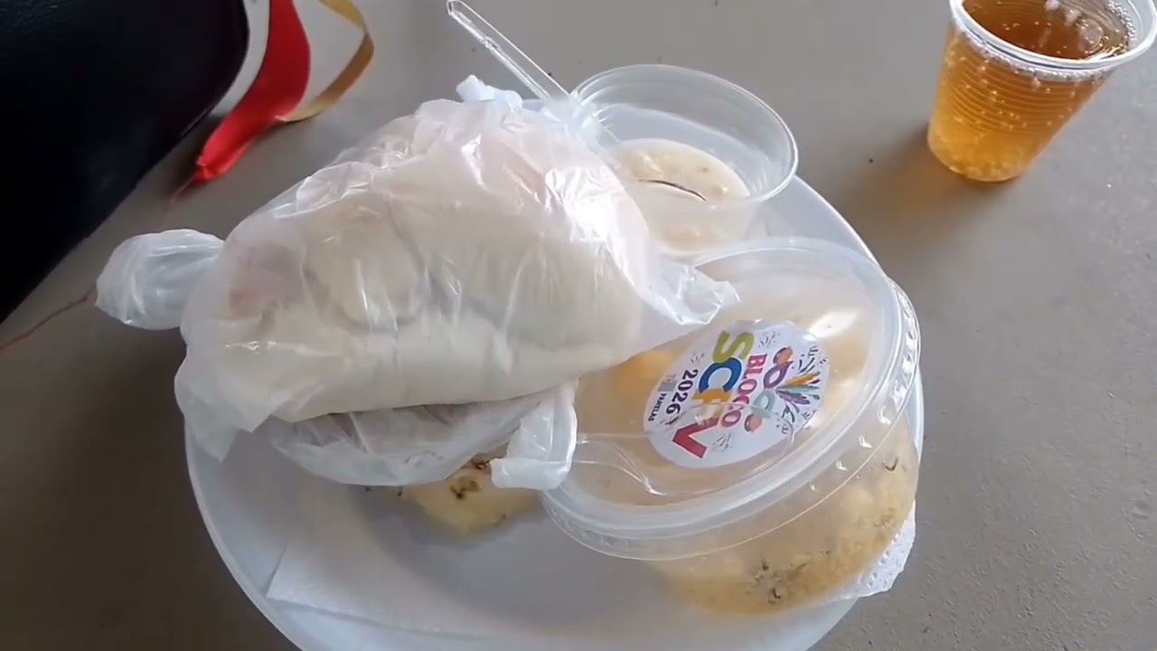 # limpeza no quintal # e poda de plantas # ☕😎😂🌹🌳#