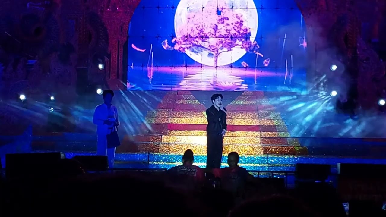 หัวหน้าหนุ่มผู้นำทีมงาน#หมอลำ #เสียงวิหคนกพงศกร #นกพงศกร #อลังการ 