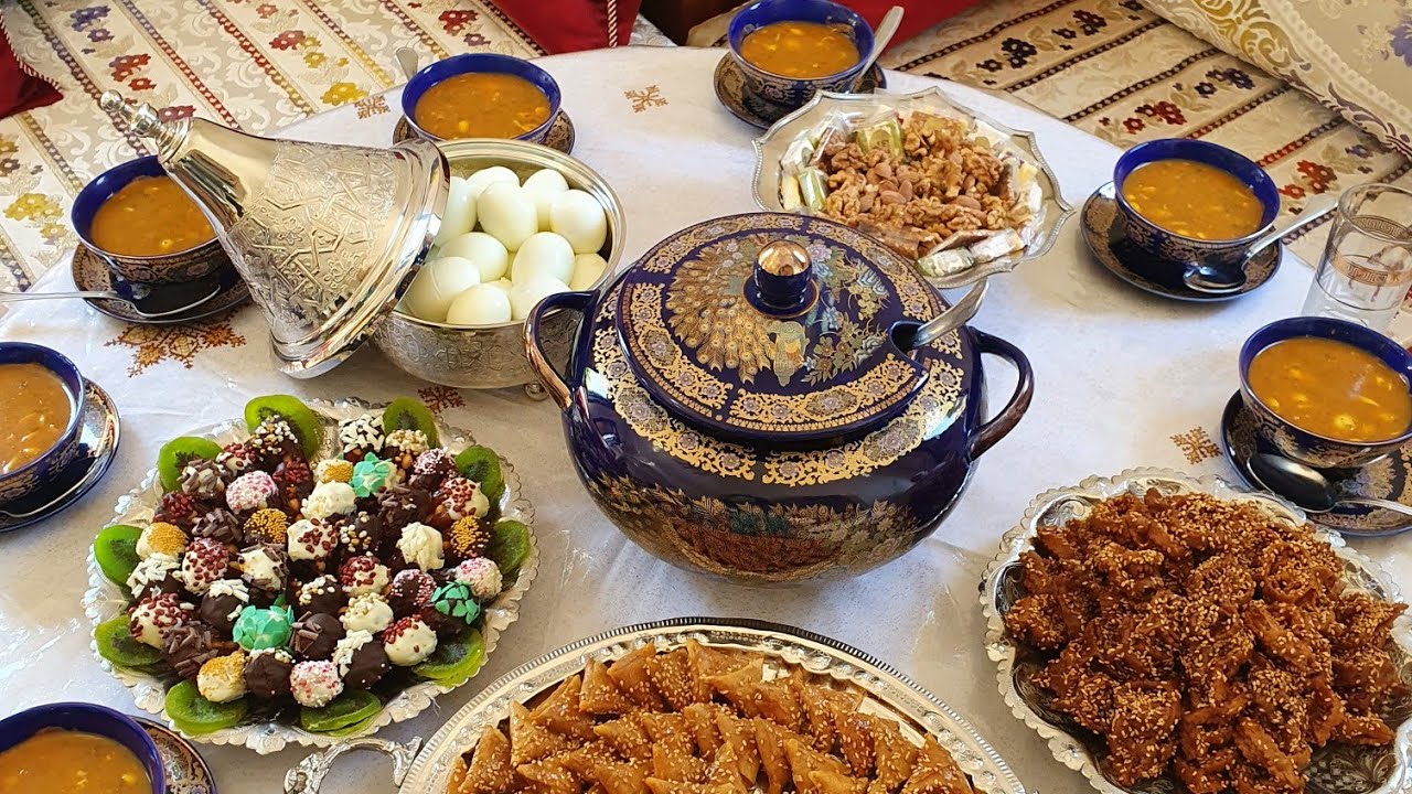 الحريرة الملكية لفطور العروسة او العقيقة الحريرة المغربية بريستيج  خبز التوسط بالتومة و الفرماج