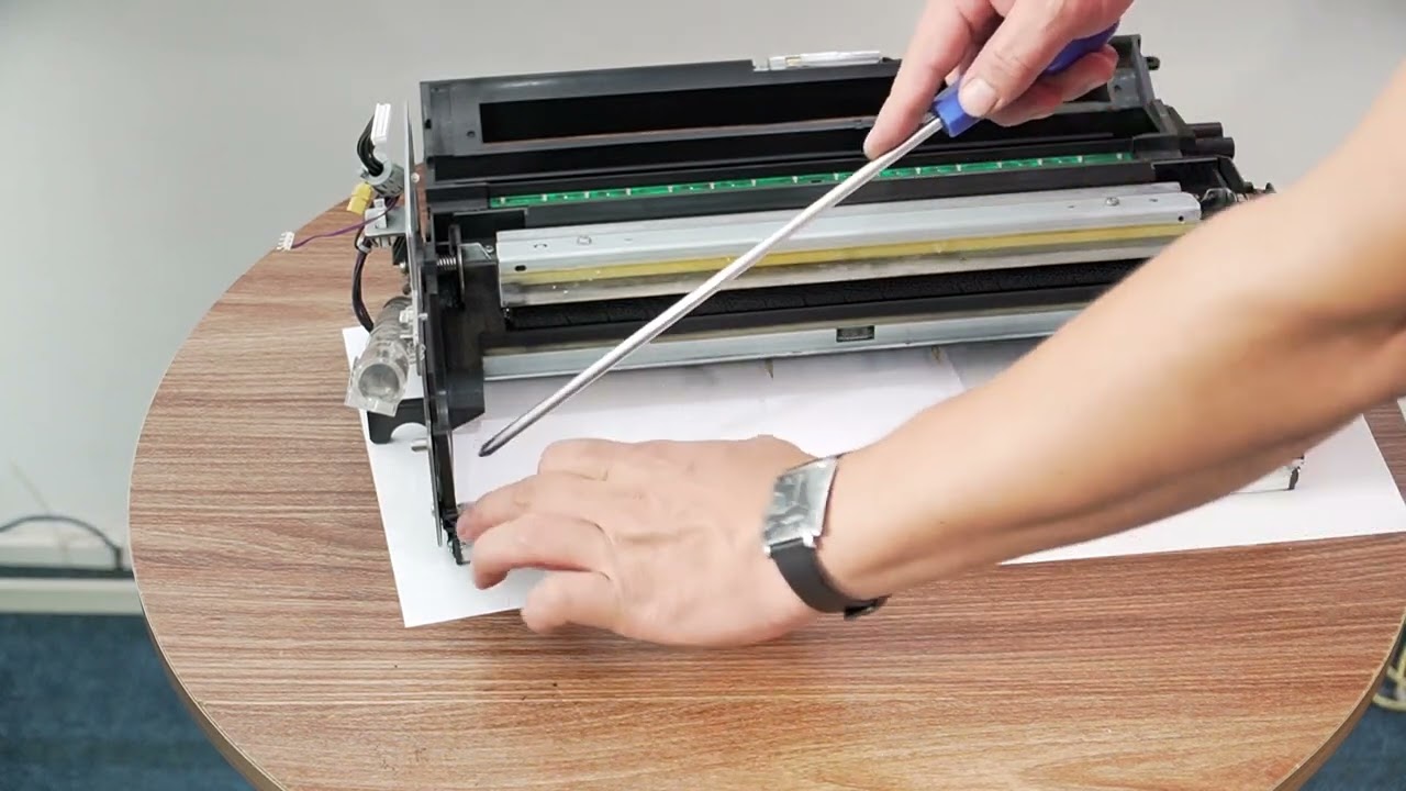 HIỆN TƯỢNG BỘT TỪ BỊ HÚT SANG BỀ MẶT DRUM KHI CỤM DRUM BỊ LỖI, HỎNG THANH ĐÈN XÓA BƯỚC 7.