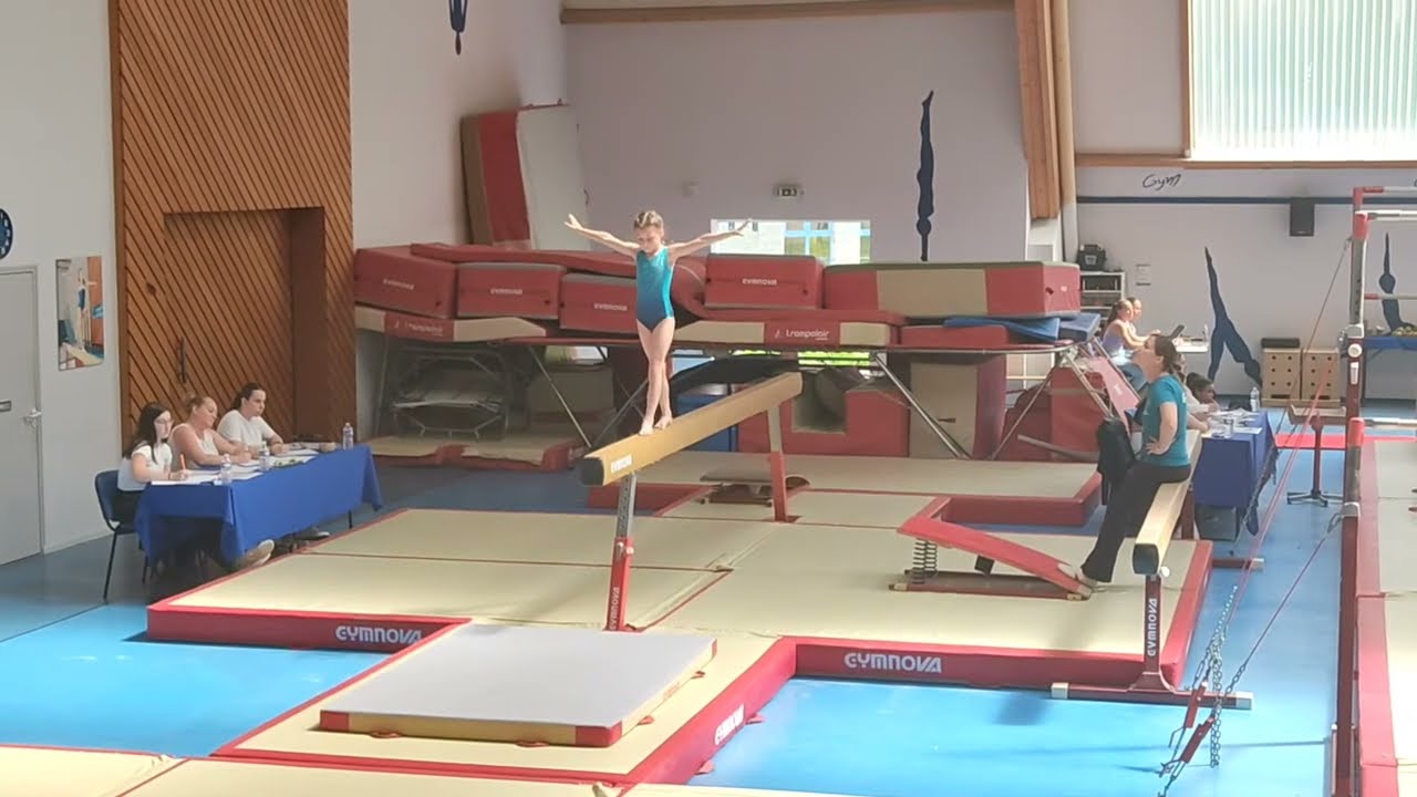 Compétition de gymnastique départementale catégorie 9ans.