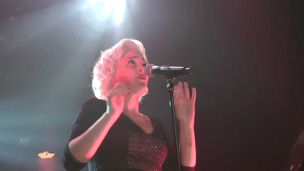 Σήματα καπνού | Νατάσσα Μποφίλιου