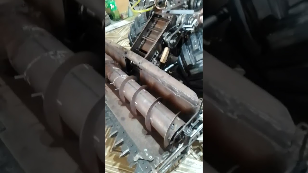 Cosechadora miniatura con capacidad de trilla al campo.