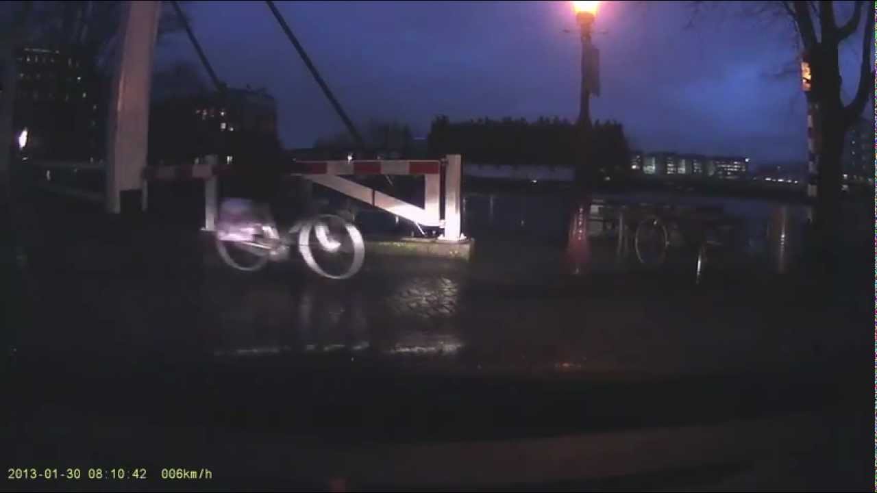 In het donker fietsen zonder licht   1080p