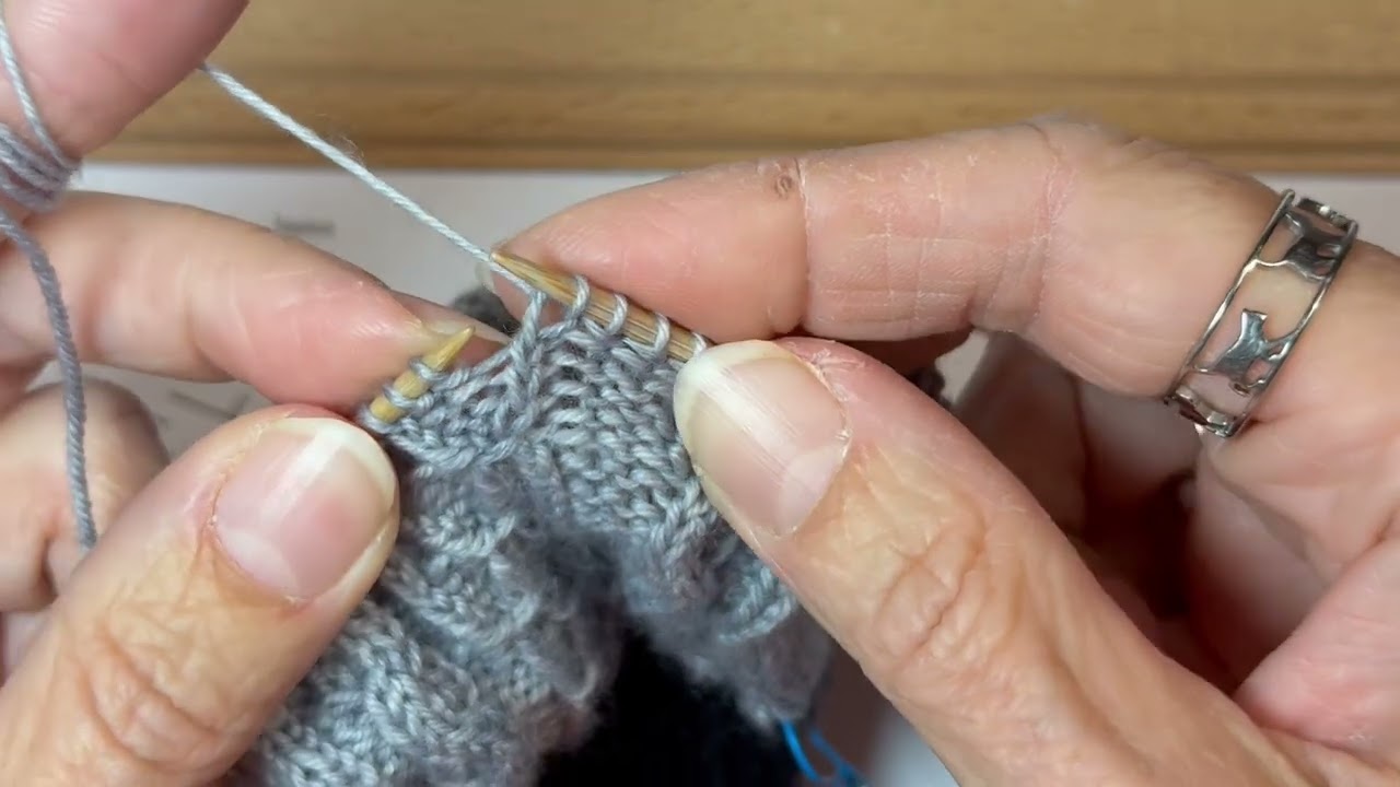 Knit through the back loop / hladce skrz zadní nit