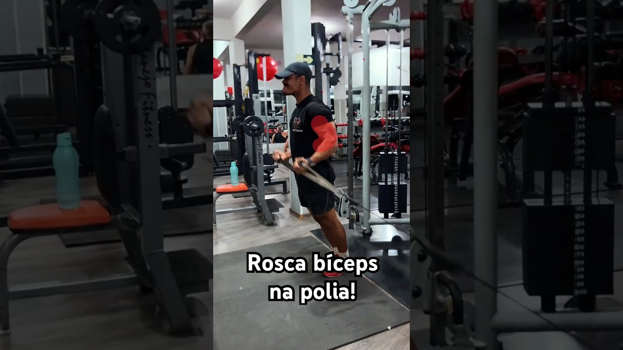 Rosca b&iacute;ceps no cabo! #exerc&iacute;cio #biceps #academia #gym #treino #bodybuilding #fitness #muscula&ccedil;&atilde;o