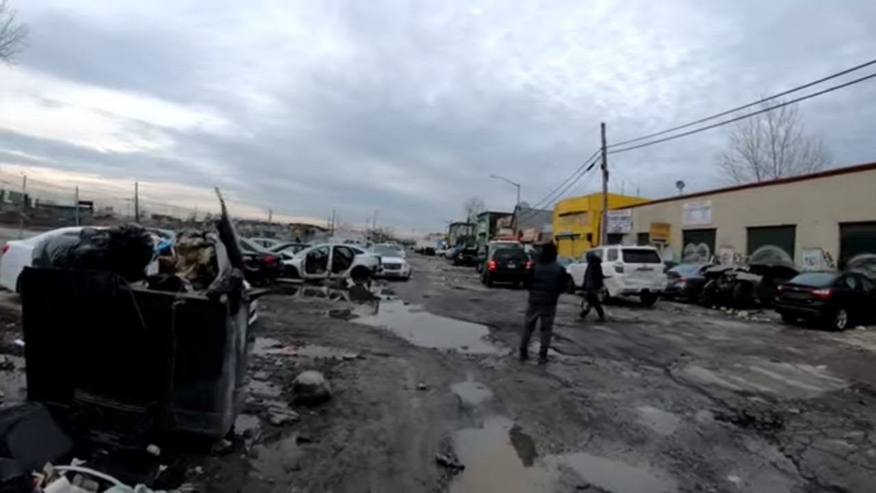 ⁴ᴷ⁶⁰ Прогулка по Нью-Йорку (озвучено): Уиллетс-Пойнт, Квинс (Железный треугольник) — Автосвалка /...