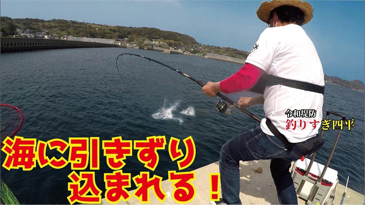 日常の堤防に突如現れた巨大ナブラからまさかの怪物が釣れた！(506話目)