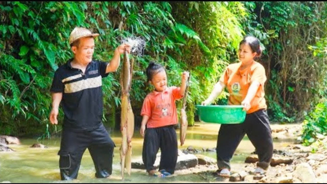The life of a dwarf family making catfish fishing rods to sell at the market - renovating the garden