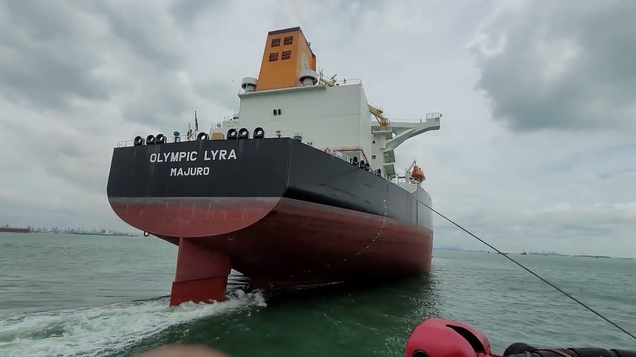 ​Proses Tug Assist: Kapal Tanker Olympic Lyra Keluar dari Channel .(Tug Assist POV)