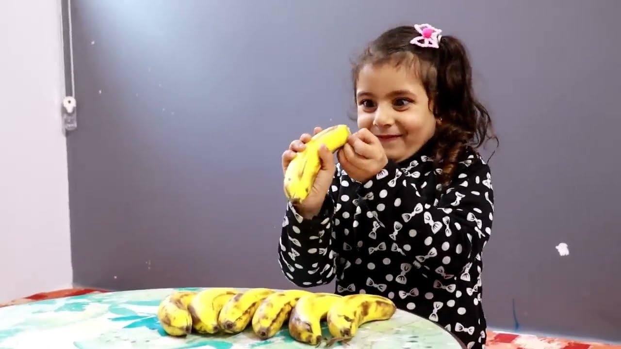 لما بنتك حساسية الموز تعملها حكة في جسمها والدكتور ينقدها
