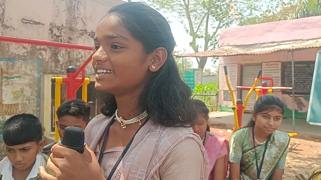 वर्गासमोर उभं राहून शिकवताना कळलं की शिक्षकांचं काम किती मोठं आणि जबाबदारीचं असतं.