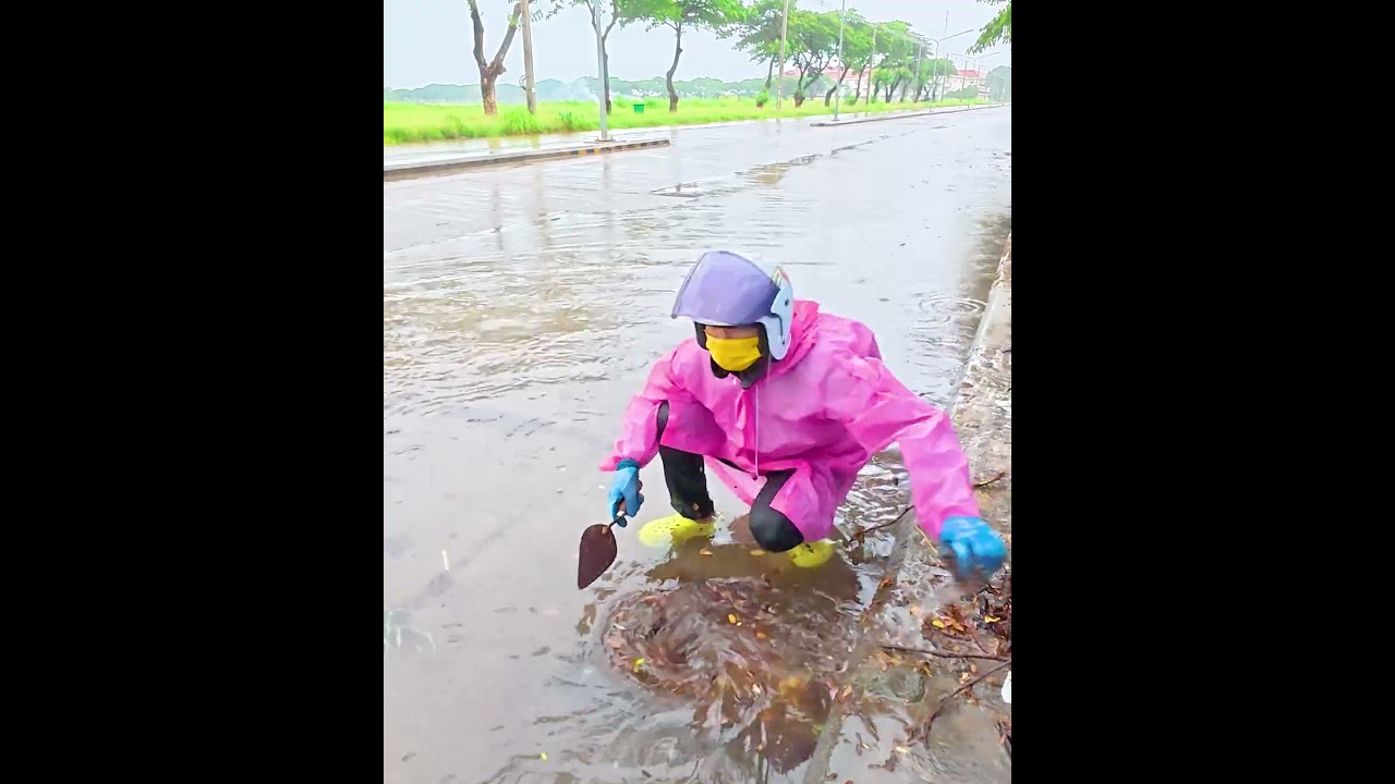 Epic Drain Unclogging Creates Powerful Whirlpool #satisfying #flood #flooding #storm