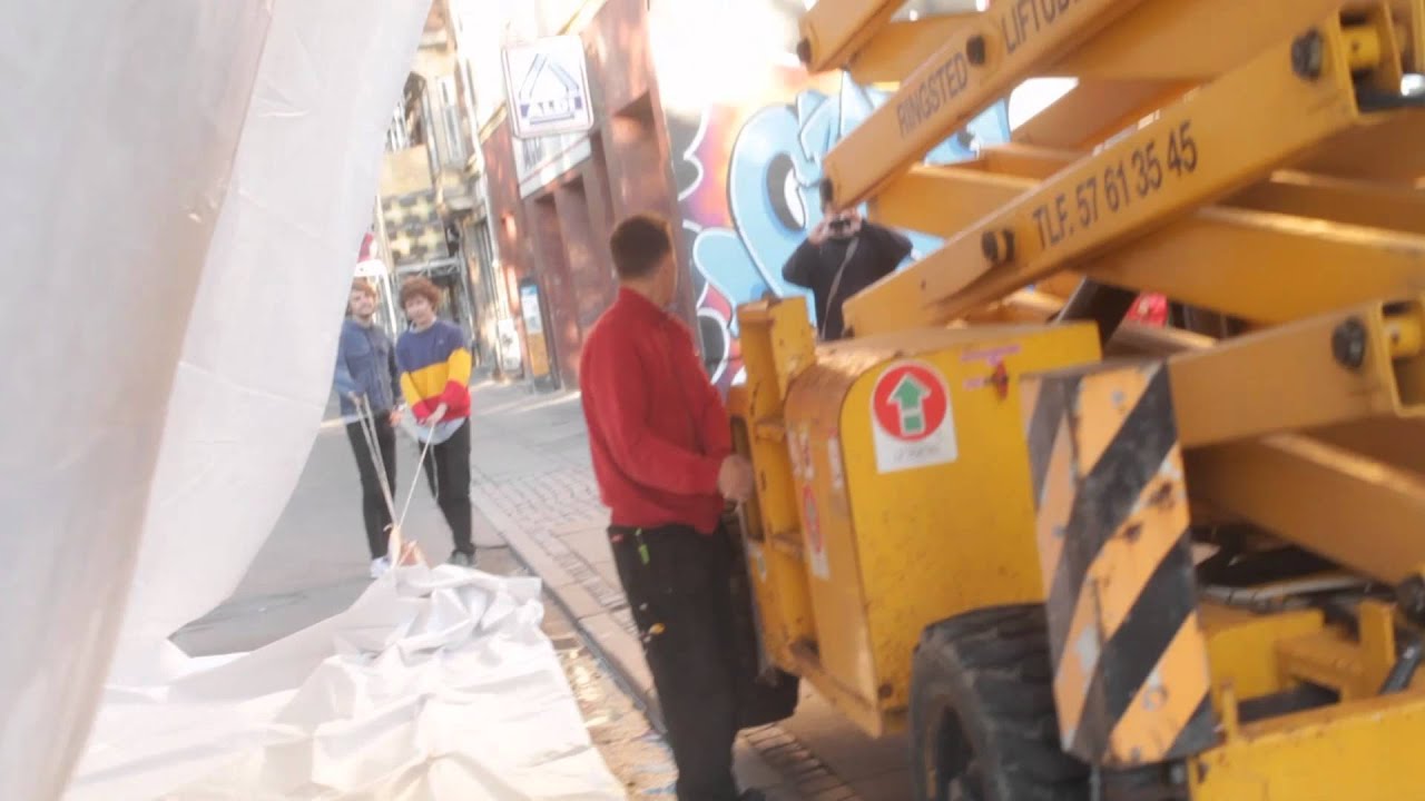 T&aelig;nk Sort genrejser Ungdomshuset, Jagtvej 69 (Directors cut)