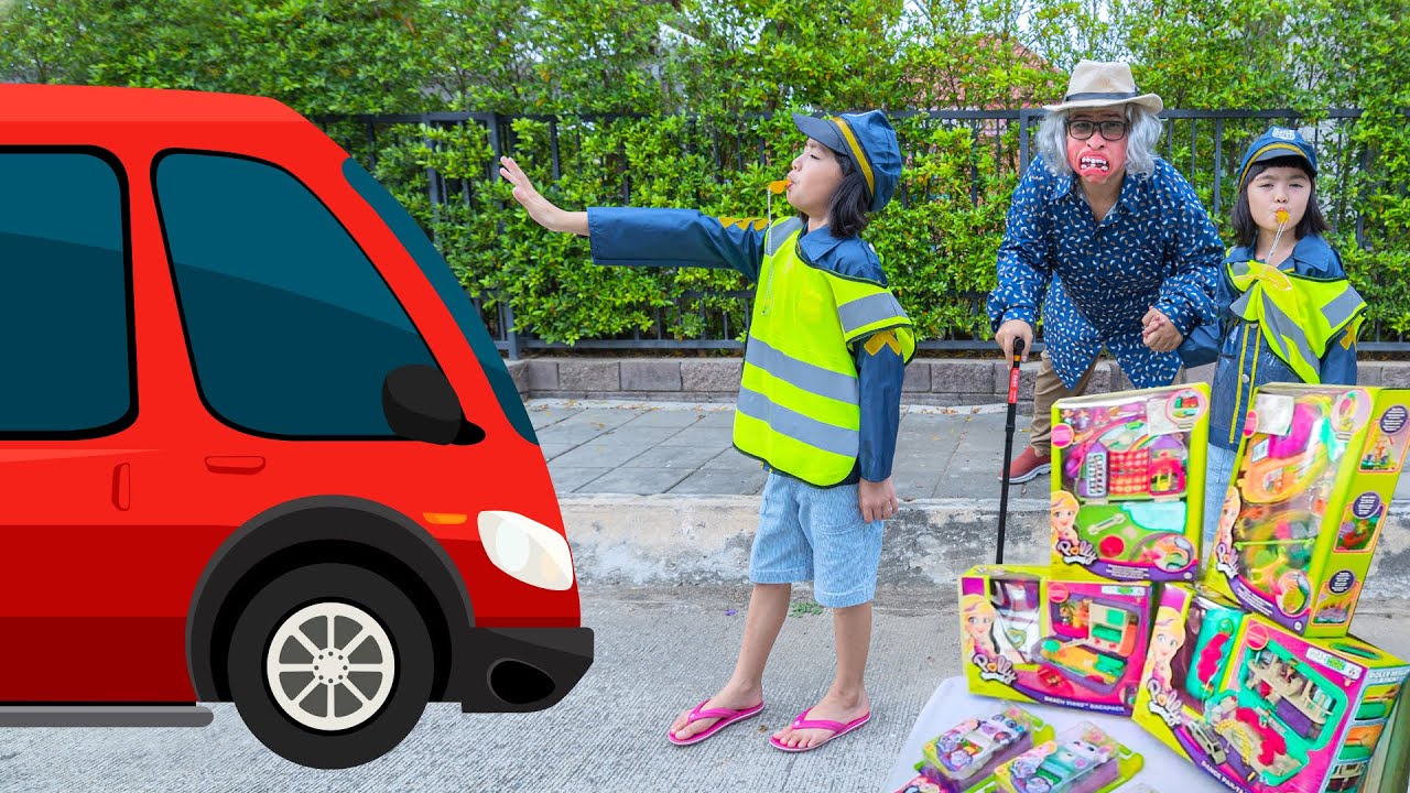 หนูยิ้มหนูแย้ม พาคนแก่ข้ามถนน