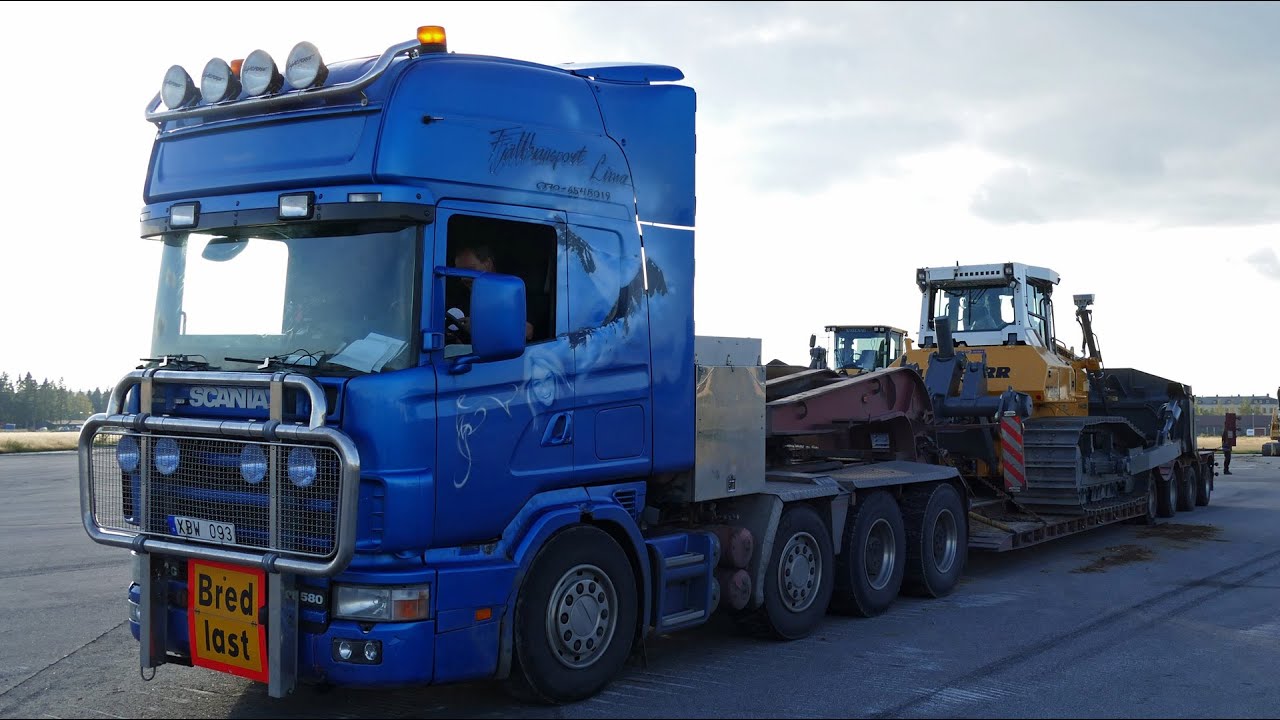 Scania R164 V8 580 8x4 and Liebherr PR736 dozer on a Lowbed VM Trailer
