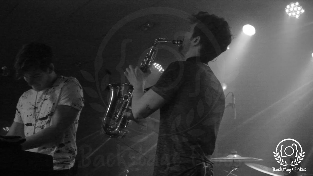 Luis tocando el saxofon (Gira Casi Humanos Sala Santana de Bilbao 12 de Mayo de 2017) HD