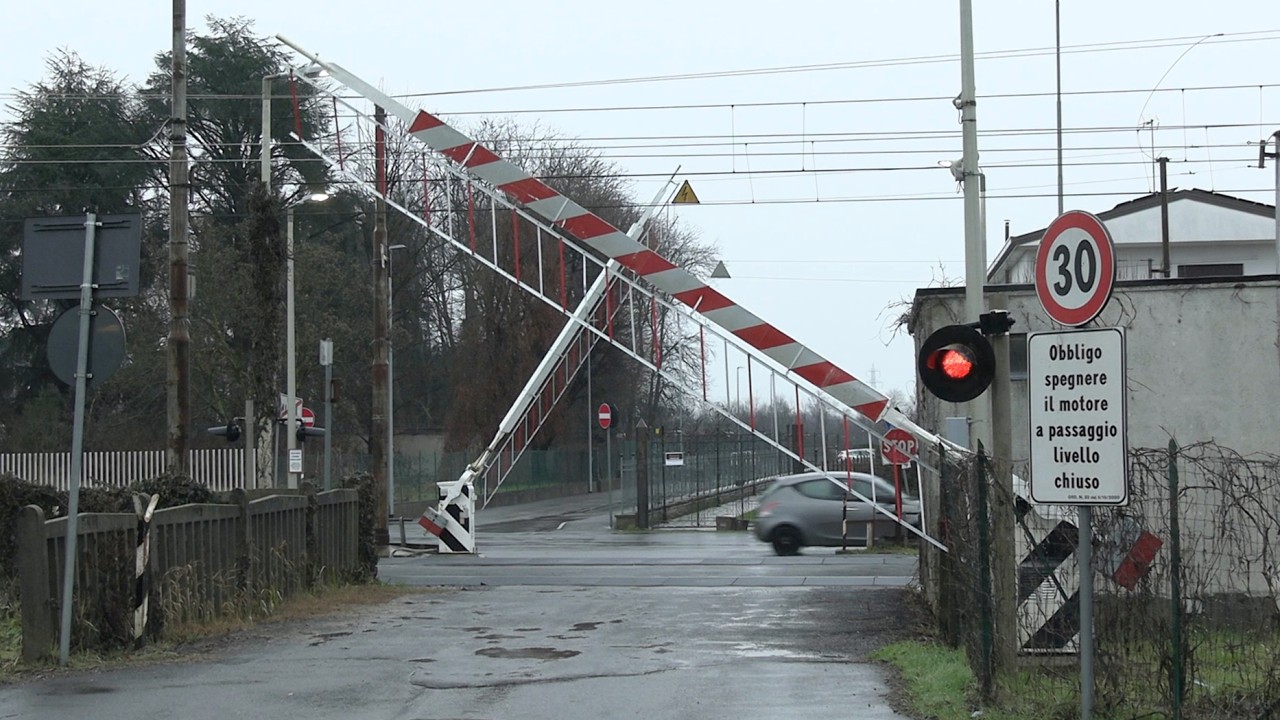 Lomazzo (I) Passaggio a Livello // Level crossing //