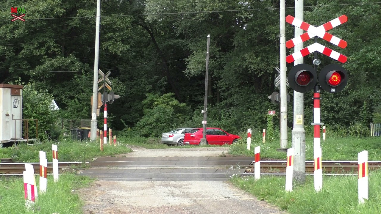 Przejazd kolejowy Wałbrzych-Lubiechów #1 (PL) - 15.8.2021 / Železniční přejezd / Railroad crossing