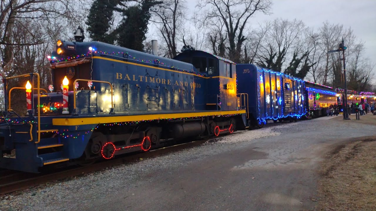 Last Train Ride of 2022 Riding the Wilmington  & Western Railroad: Holiday Lights Express