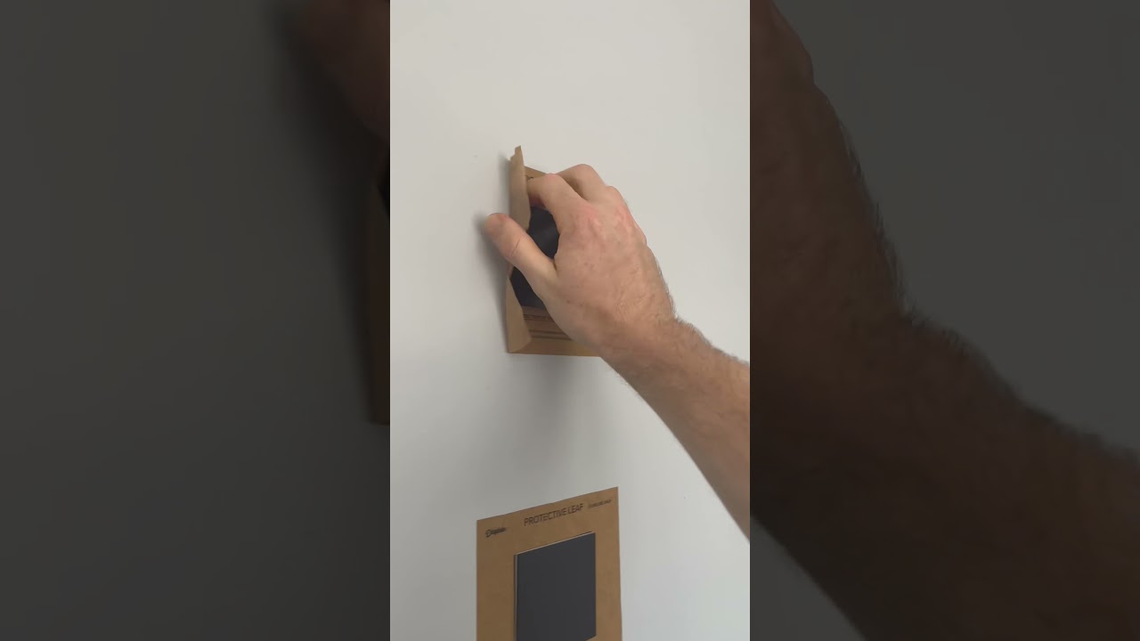 Снятие настенных креплений Displate со стен
