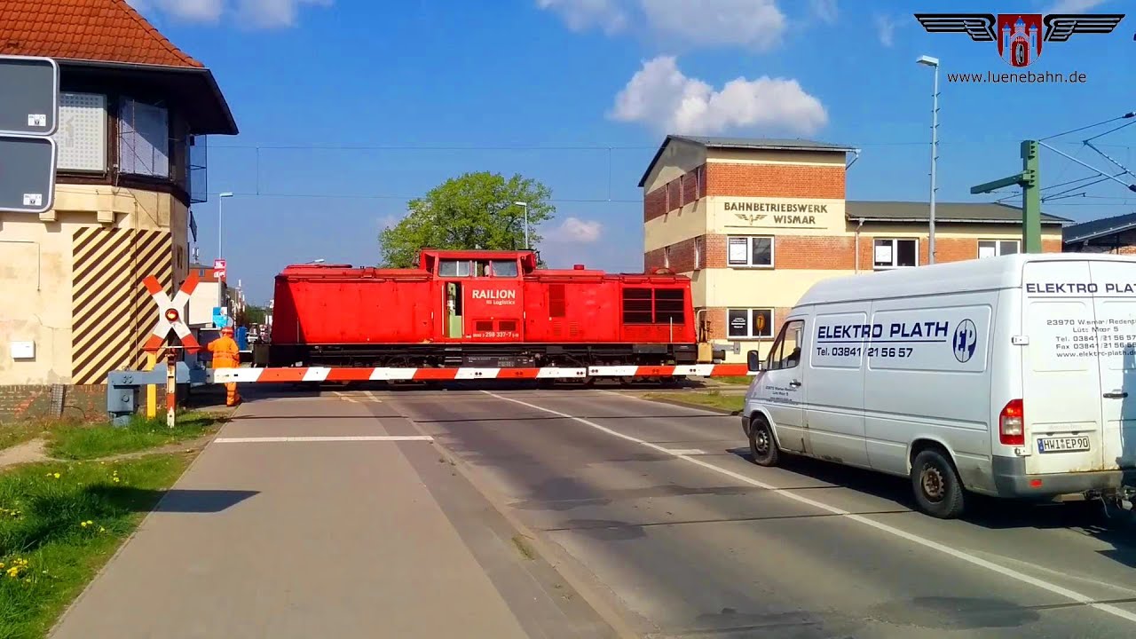 DDR-Bahnübergang in Wismar - WSSB-Anlage mit V 100 Ost