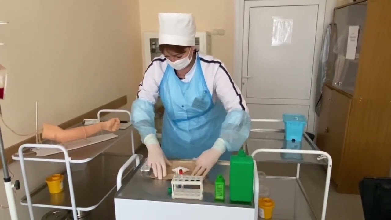 Взятие крови из вены для биохимического исследования шприцем