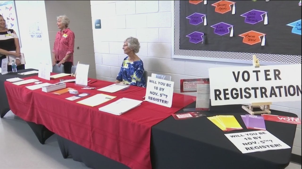 Lowcountry group visits high schools for National Voter Registration Day