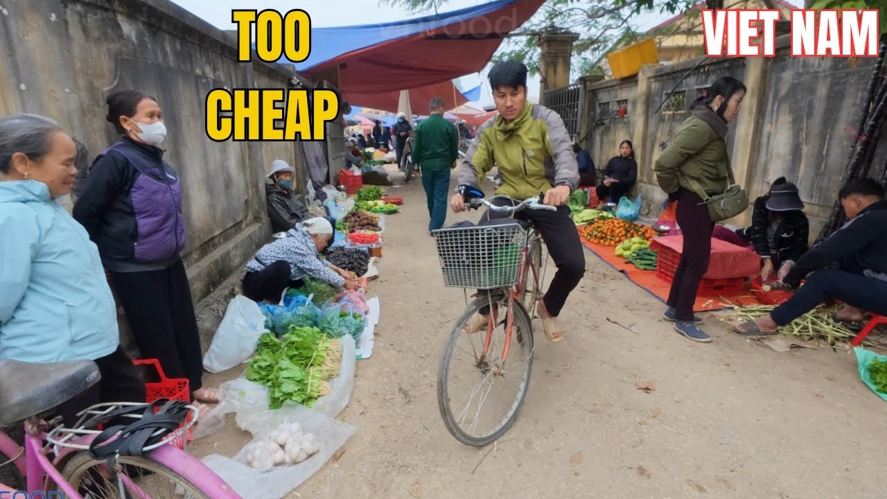 Vietnamese Highland Market Sells Goods at Extremely Cheap Prices