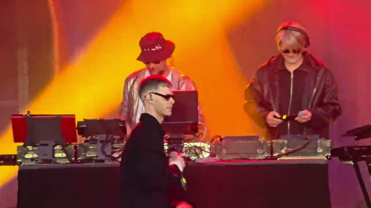 Röyksopp Feat. Lars Vaular - To Minutter (Remix) Live at Over Oslo, 18.06.2025)