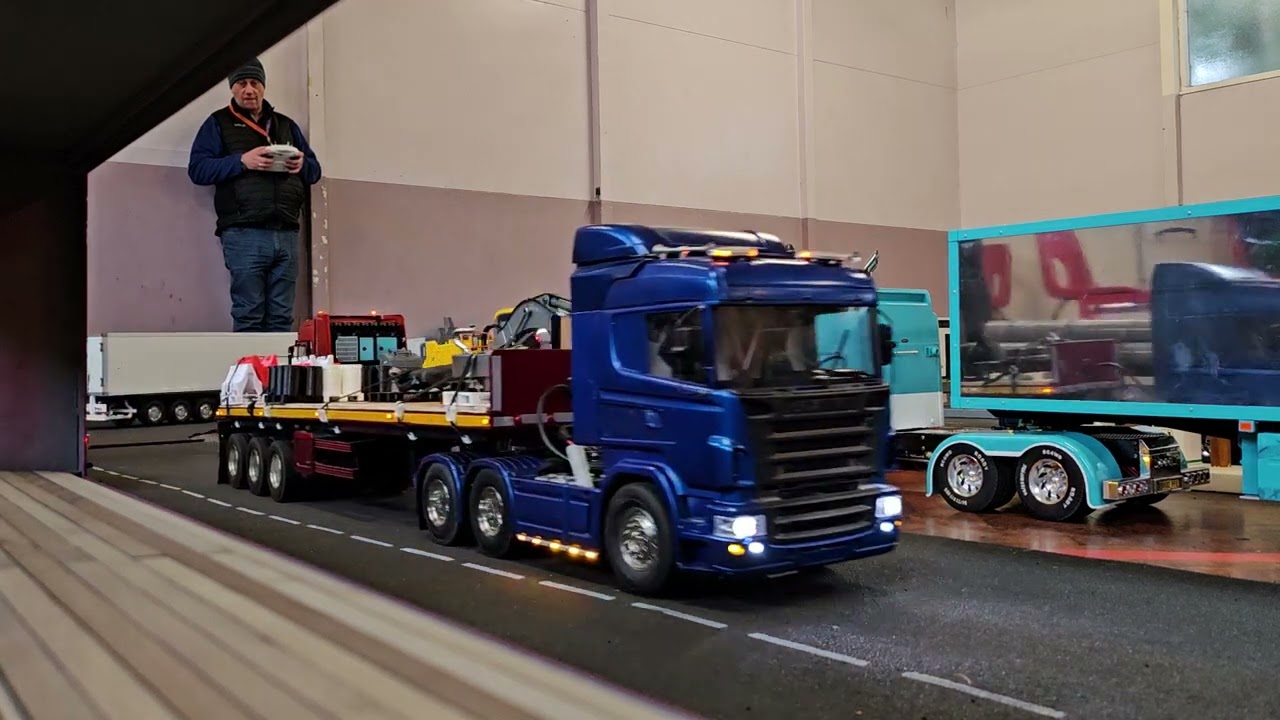 #Tamiyatrucks run round Leicester truck meet on back of a #Road train towed by Iron Man 12/01/25