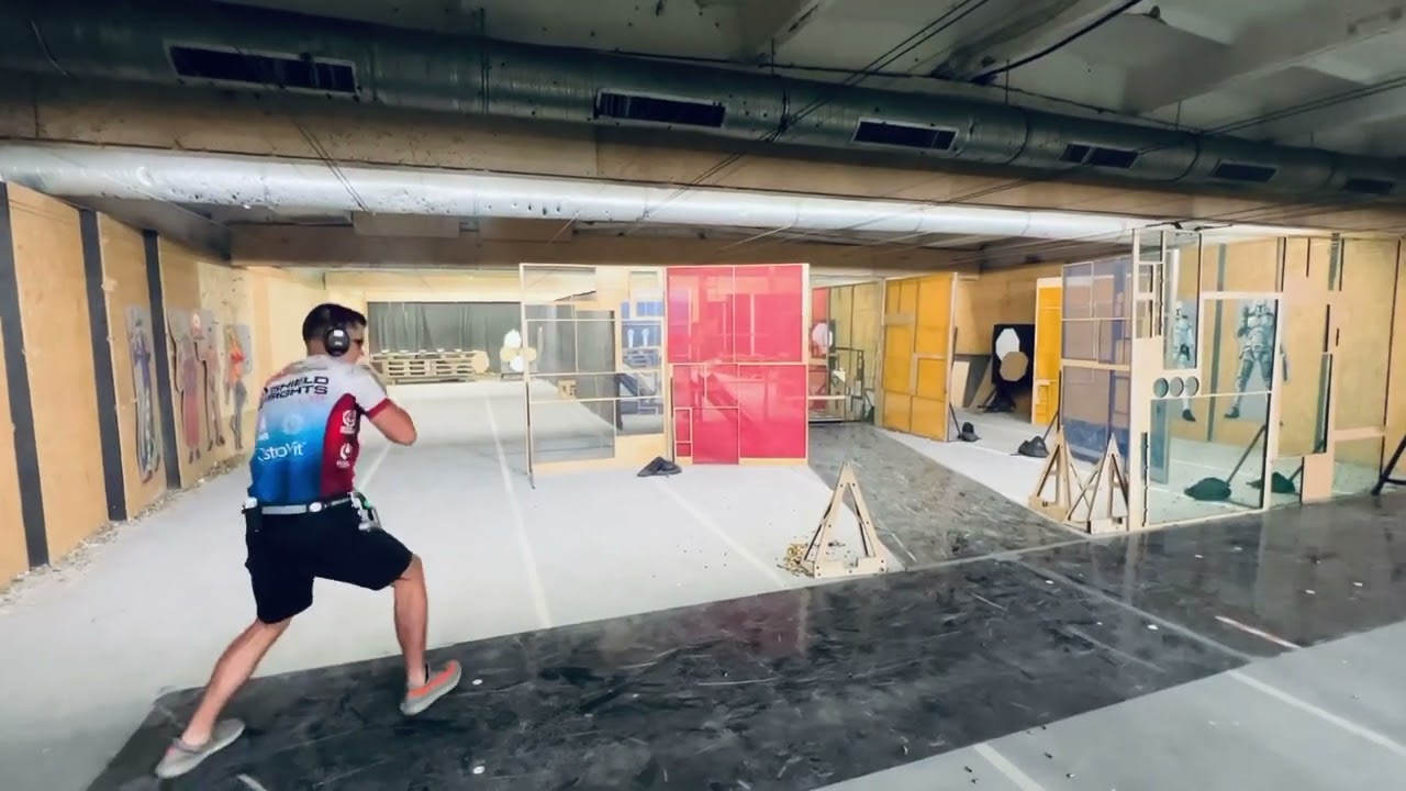 Trening IPSC na strzelnicy Big Gun w Krakowie. Mistrz Świata IPSC Dawid Chojnowski 