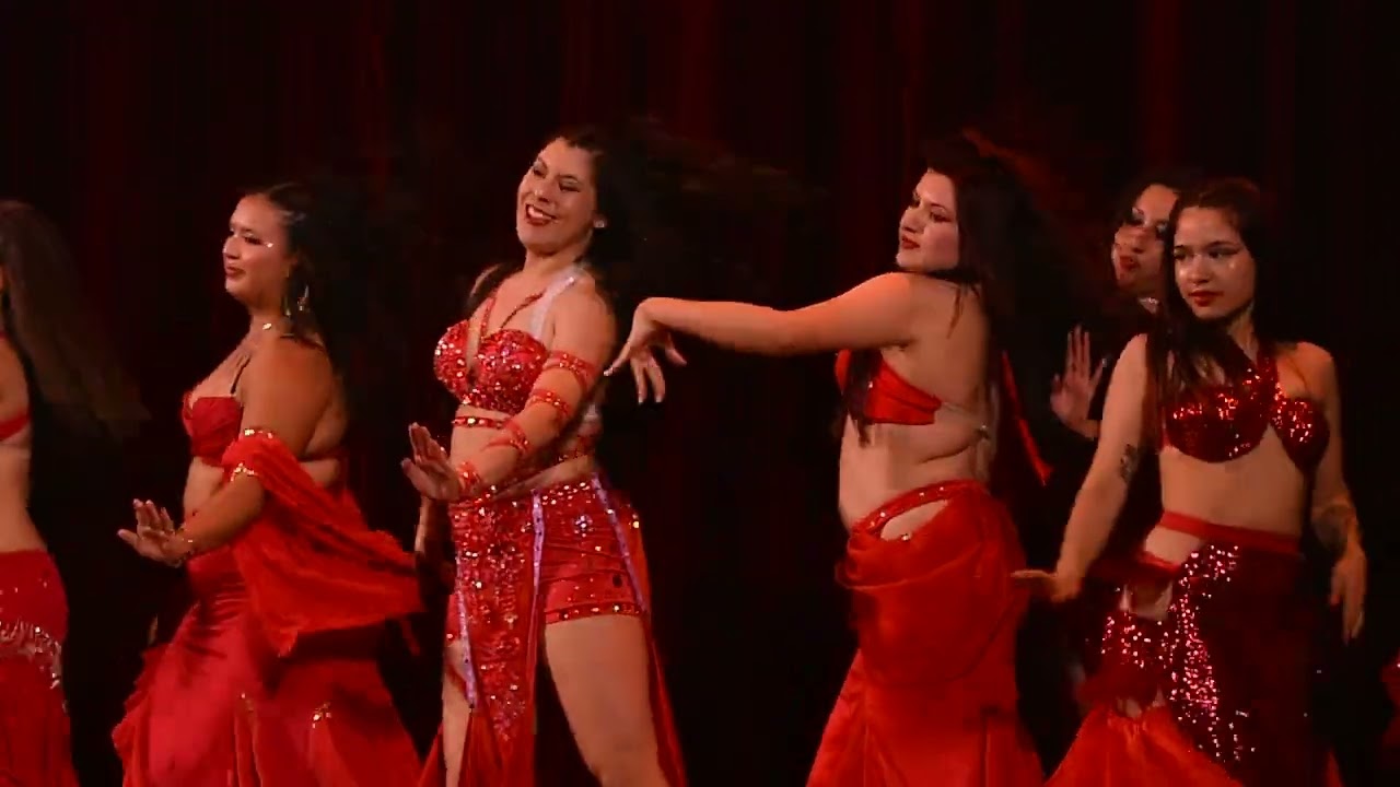 Gala company cairoqueensfestival junto a Vanessa cembranel 