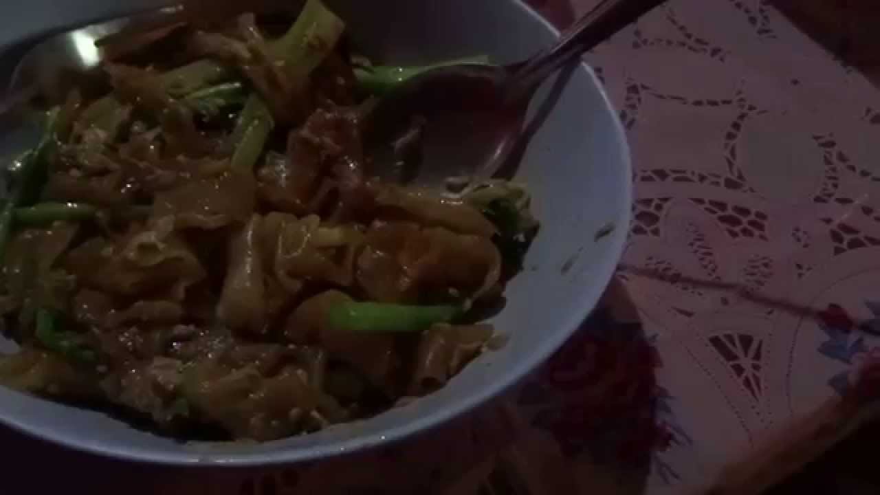 ผัดซีอิ้วอำนาจเจริญ Amnat charoen street food