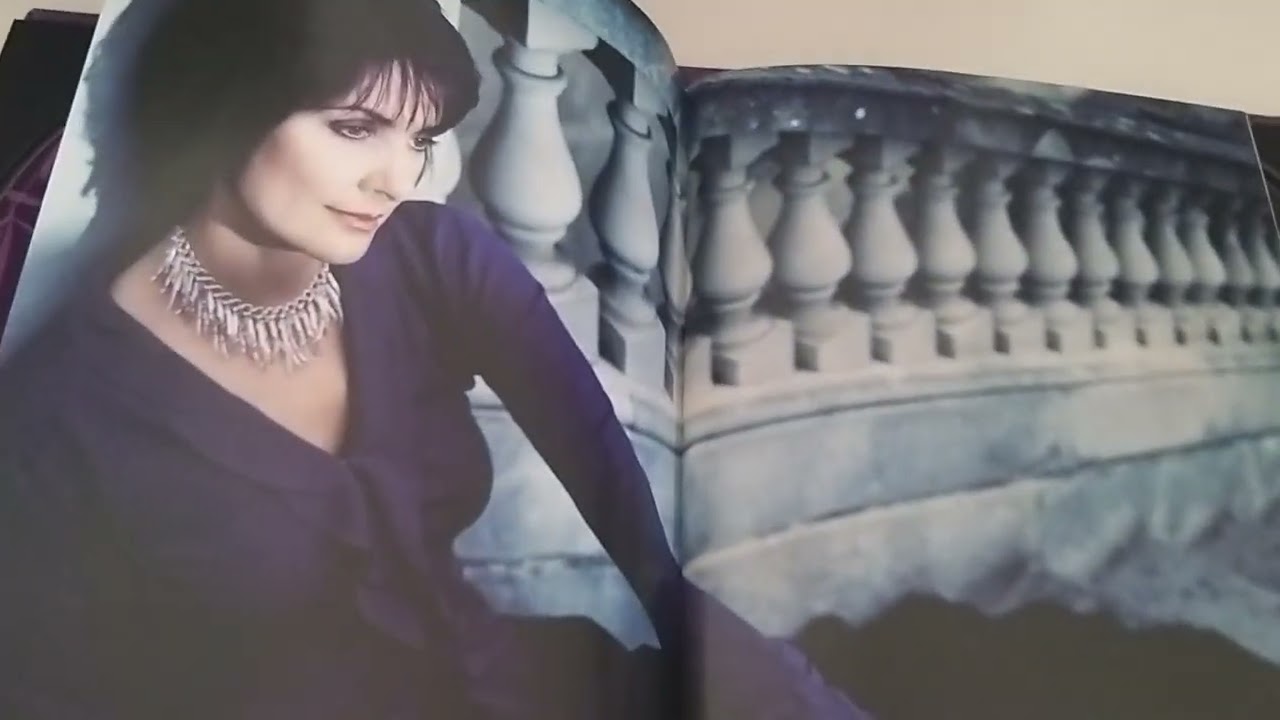 Unboxing CDS collection Enya