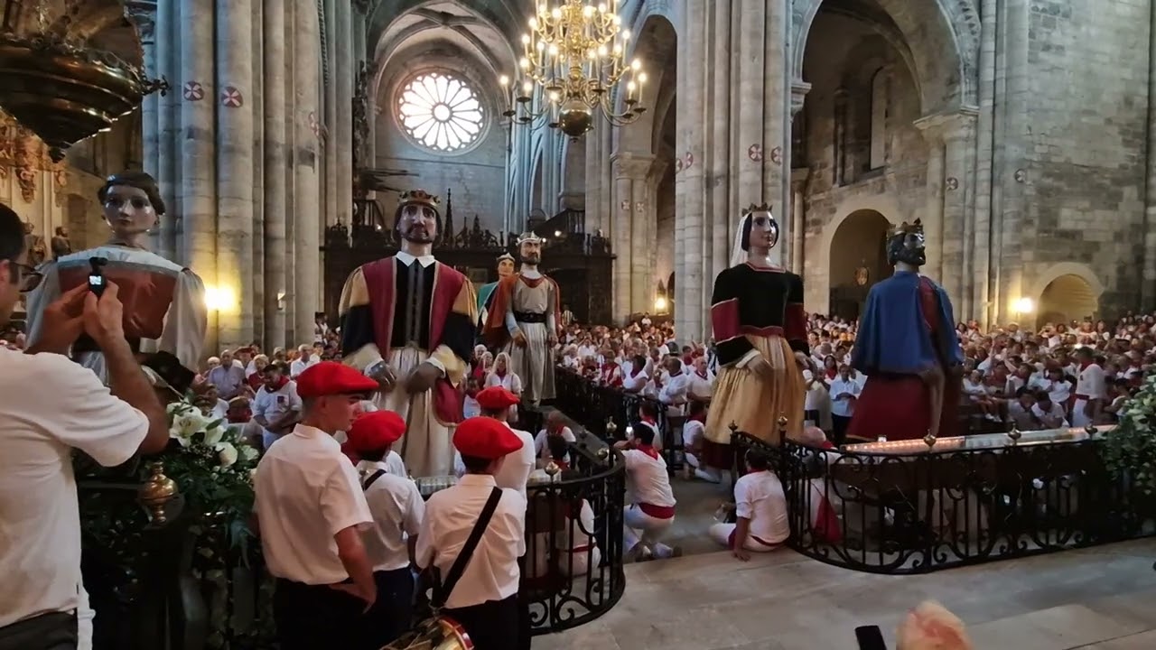 Baile de los Gigantes de Tudela en la catedral (24/07/2024)