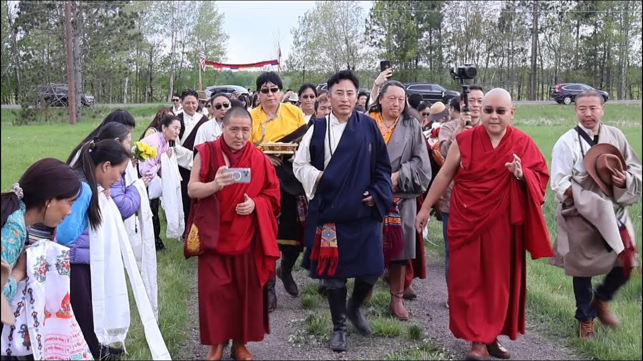 སྐྱབས་རྗེ་ཡོངས་འཛིན་གླིང་མཆོག་སྤྲུལ་རིན་པོ་ཆེ་མཆོག་ཏྲེ་ཧོར་ནོར་བུ་གླིང་ཁར་ཆིབས་བསྒྱུར་བཀའ་དྲིན་བསྐྱང