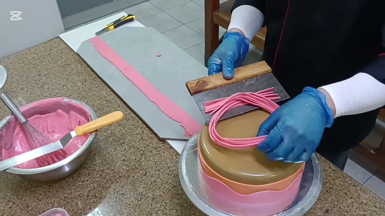 Cake decorating🍓 with chocolate decoration 🌹💞