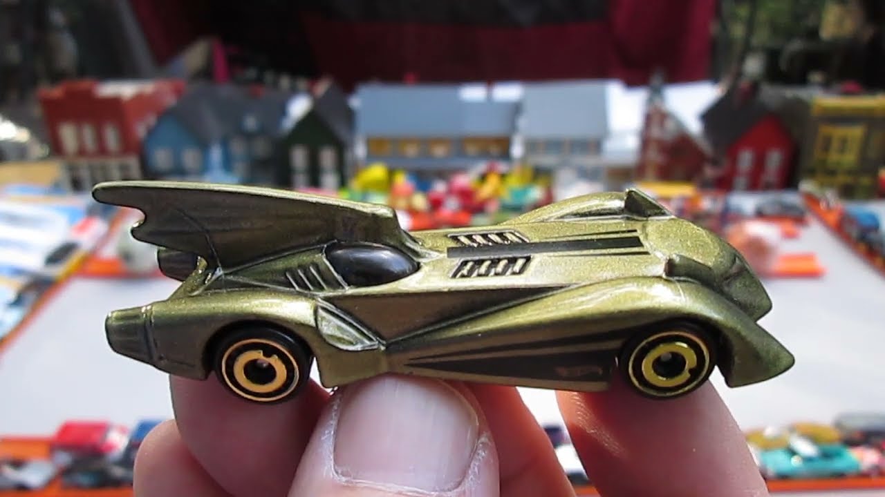 Golden Batmobile Hot Wheels Batman Toy Car Unboxing & Review Gold The Brave and the Bold - DC Comics