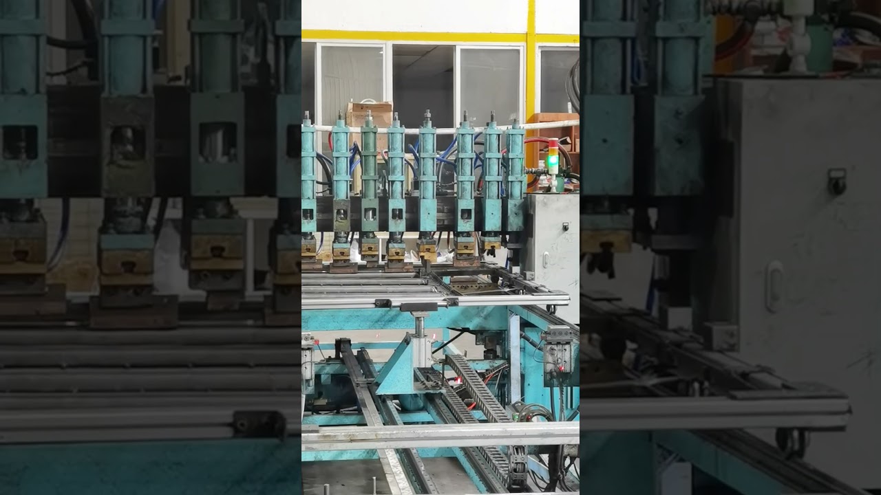 How is wire mesh decking welded using semi-automatic machines?  