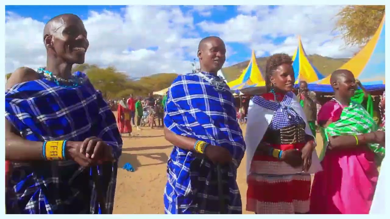 DAKIKA 12 ZA MOTO..KWAYA KUTOKA SIMANJIRO YASIMAMISHA UKUMBI WOTE KWA WIMBO HUU..tazama mpaka mwisho