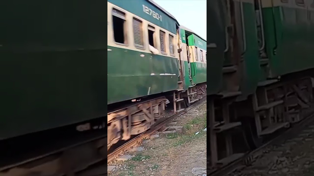 136DN Chanab Express Arrival Mandi Bahauddin Railways Seation