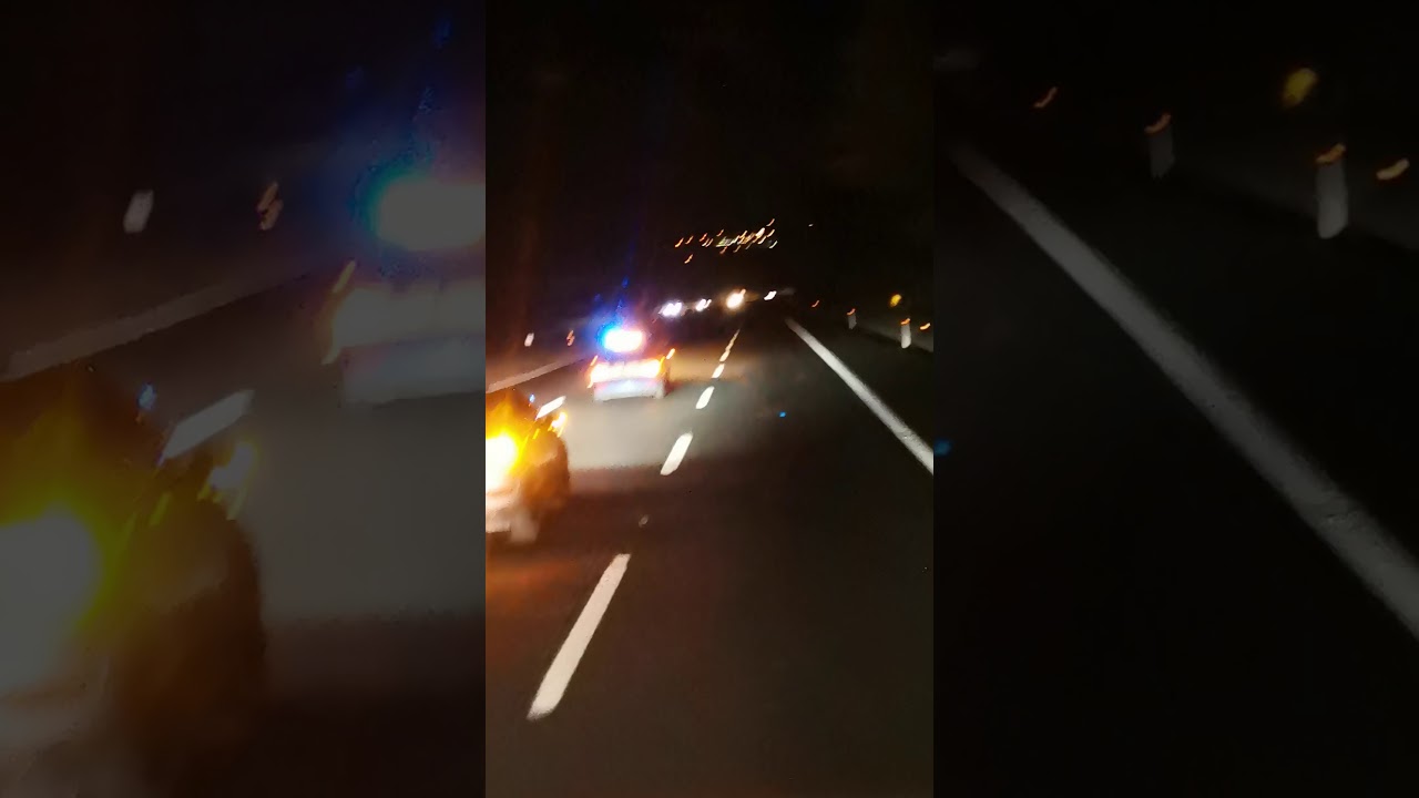 شوف الشرطة إيطالية🇮🇪 اشنو كادير  فلوطوروت.  ملي كاتسمع. بلي كاين شي حادث