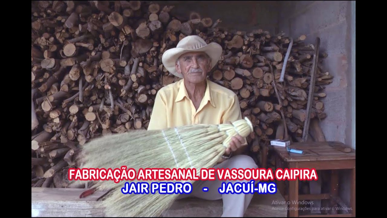 Fabricação artesanal de vassoura caipira - Jair Pedro em Jacuí-MG.