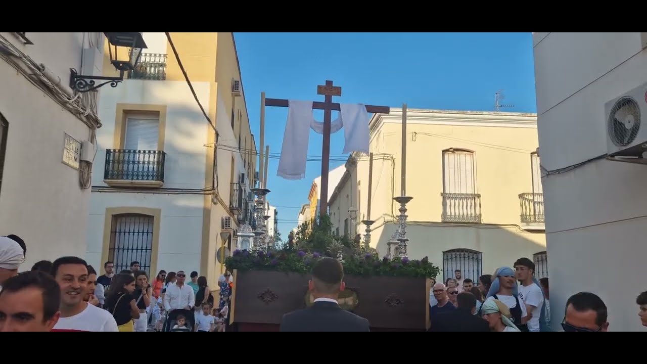 Cruz de Mayo Hdad. Virgen de los Dolores por la calle Navas de Tolosa de La Carolina, Jaén 2025